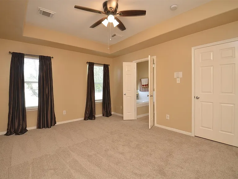2911 Meadowglen Cv — Photo 35