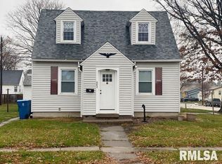 402 12th St, De Witt, IA 52742