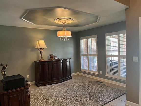 5th image of 736 Outlook Ln