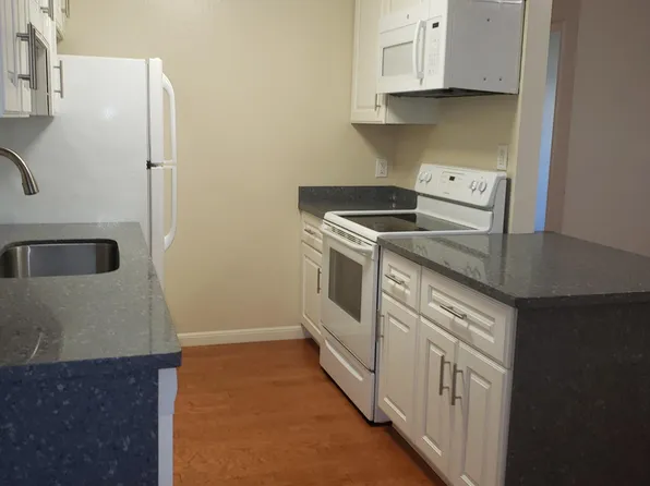 403 Piccadilly Pl APT 10, San Bruno, CA 94066