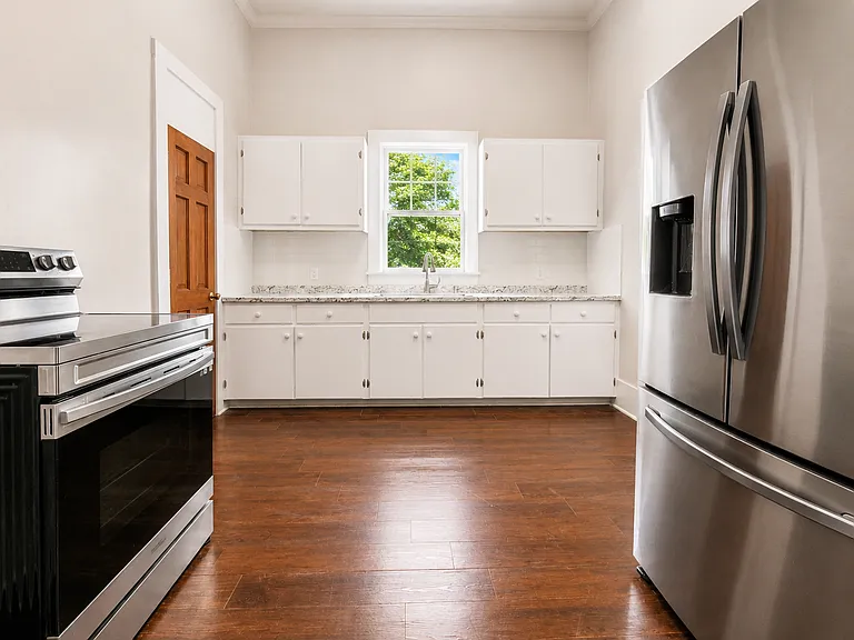 2208 Coggin Ave — Photo 8