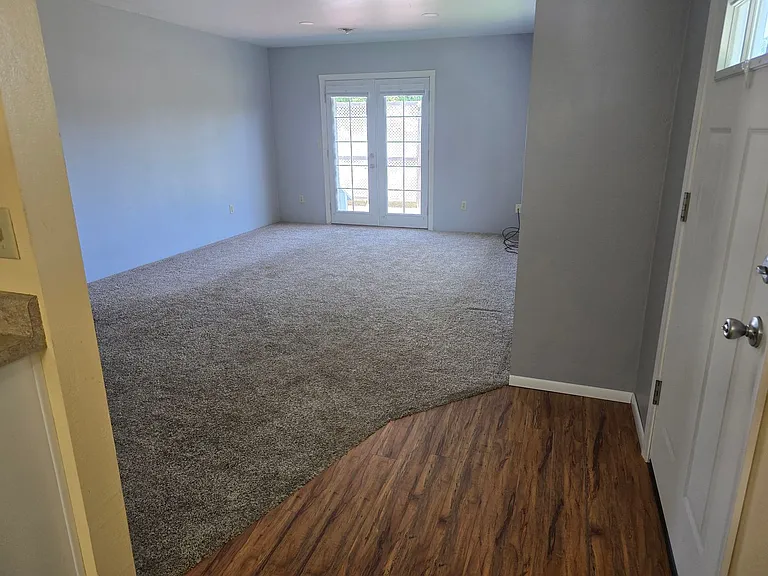 2368 Redwood Ave — Photo 7