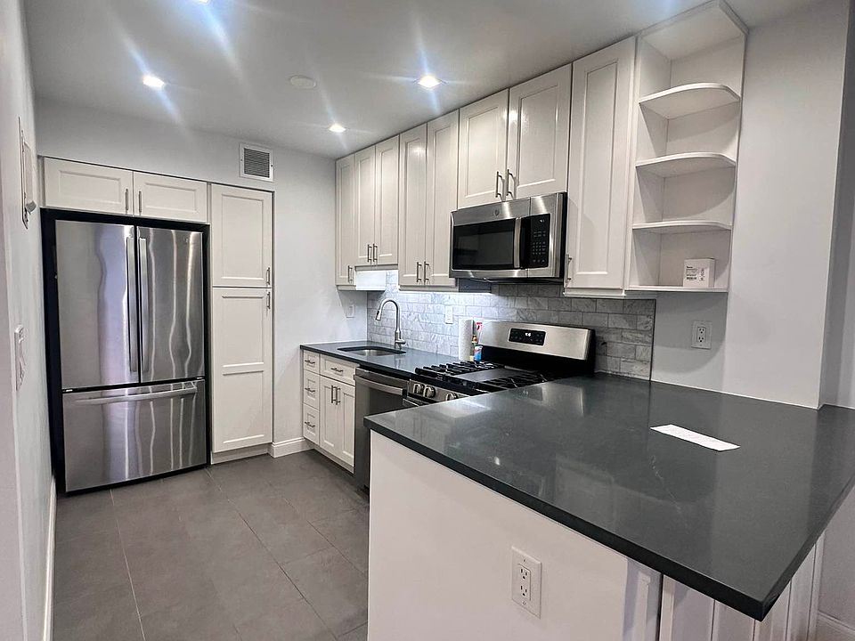 1st image of 250 E 31st St APT 4C