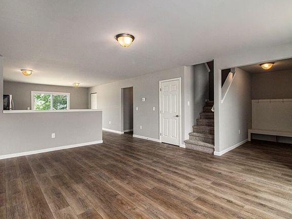 3rd image of 3059 Ivy Wood Cir