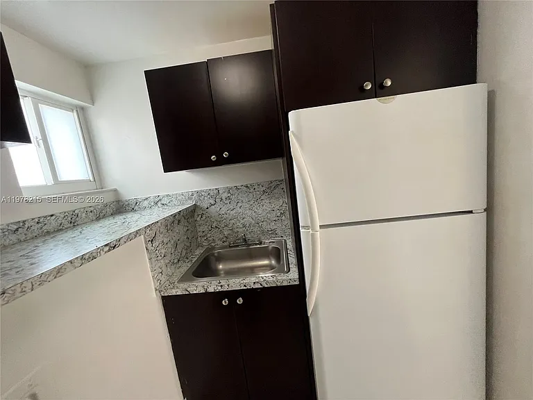 960 Biarritz Dr #14 — Photo 4