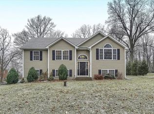 195 Sycamore Dr, New Windsor, NY 12553