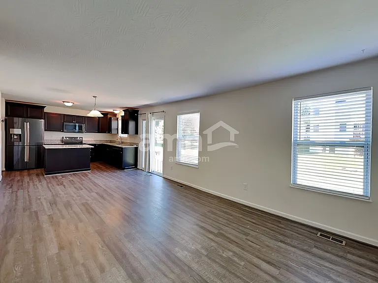 881 Orwell St — Photo 6