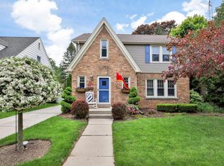 1517 Torrison Dr, Manitowoc, WI 54220