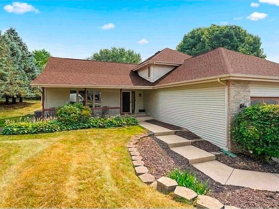 2nd image of 6853 Prairienook