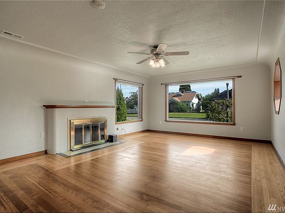 3rd image of 4050 Tacoma Ave S