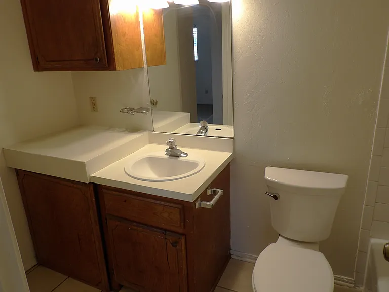 6403 NW Oak Ave #B-7 — Photo 5