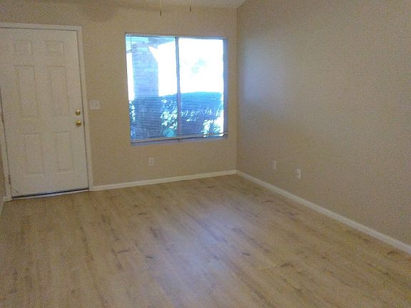 5th image of 439 S 33rd Pl