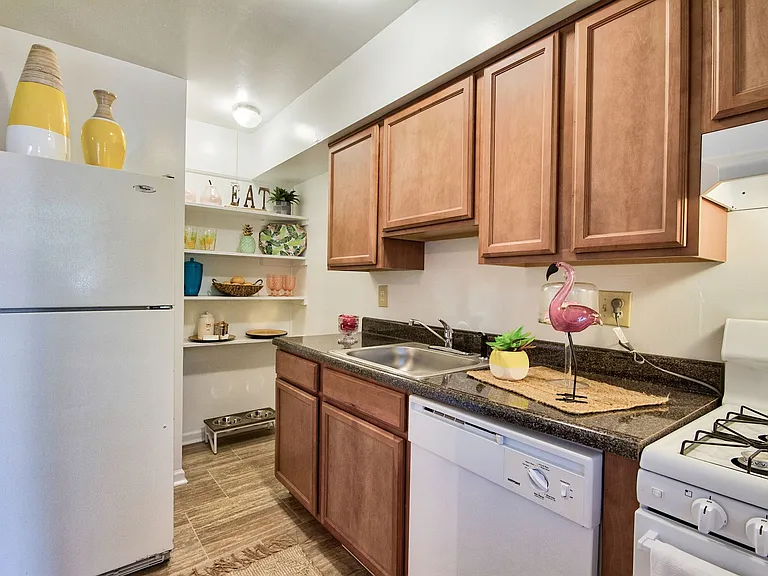 Berkshire and Barter Court Apartments — Photo 4