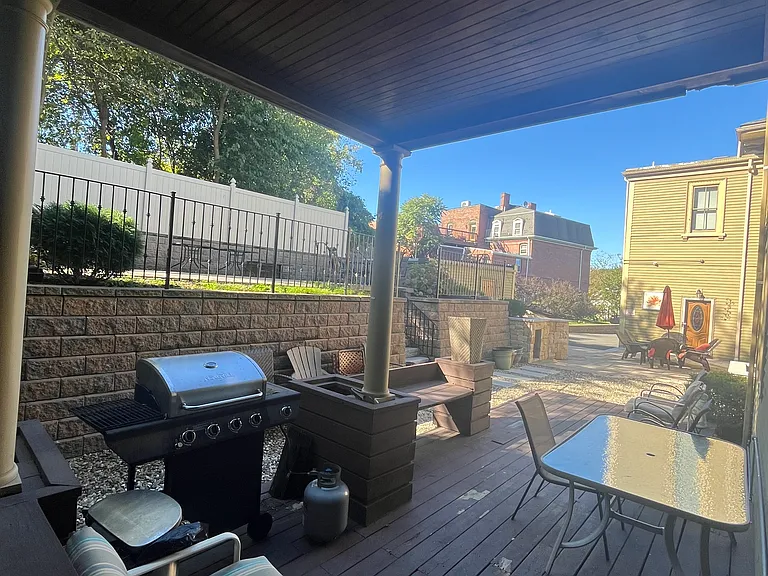 Cedar St — Photo 16