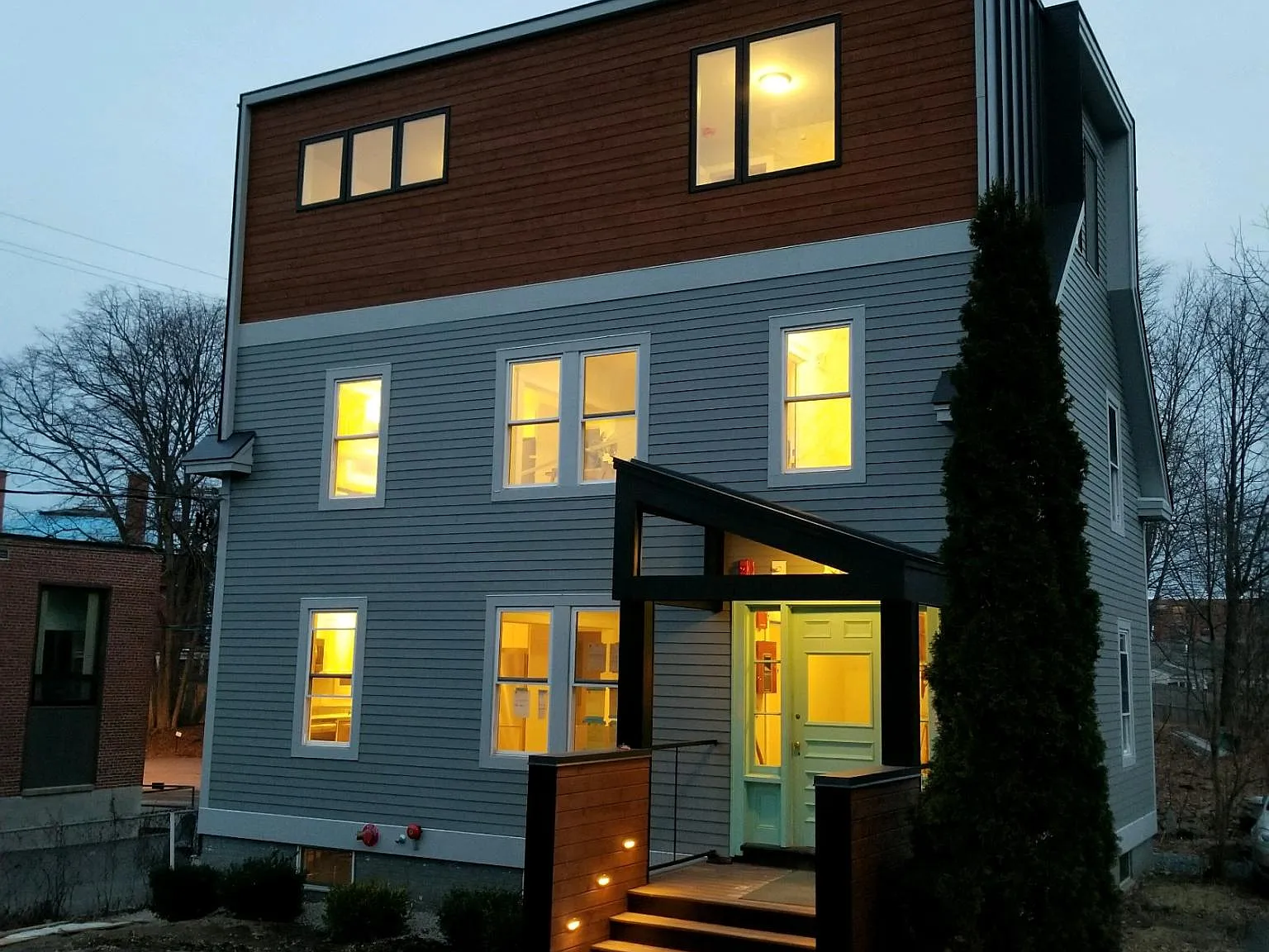 606 State St — Photo 2