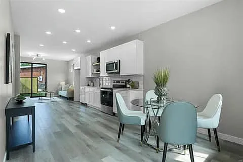 230 E Schwarz St — Photo 5