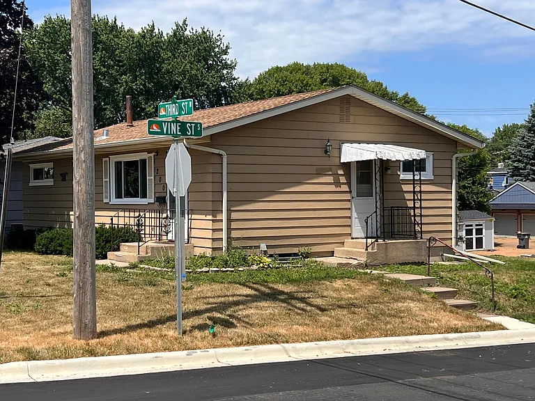 200 W 3rd St — Photo 3