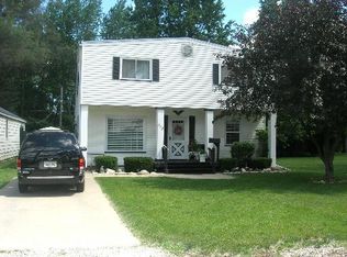 572 Parker Ave, Aurora, IL 60505