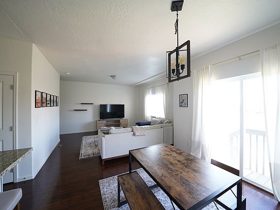 4th image of 4197 N Cresthaven Ln