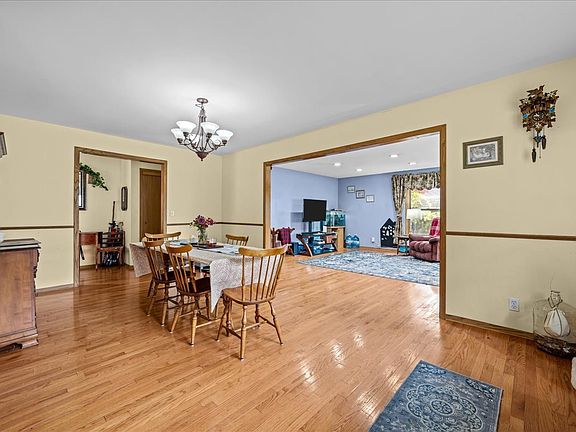 4th image of 2260 Copley St