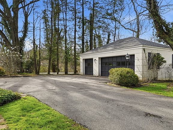 4th image of 1001 Fox Chapel Rd