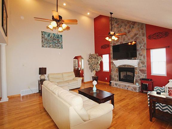 4th image of 455 Pebble Creek Dr