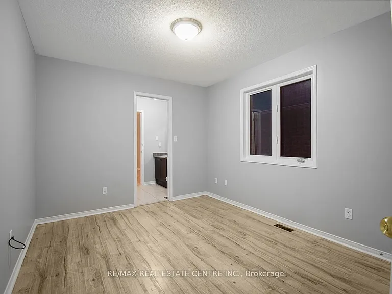 112 Commodore Dr — Photo 28