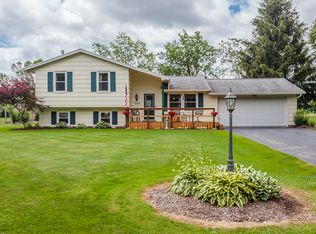1729 Apple Hollow Ln, Hamlin, NY 14464
