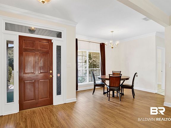 4th image of 174 Hawthorne Cir