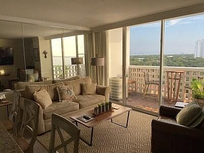 3rd image of 4015 Bayshore Blvd APT 3E