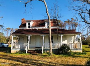 215 Straits Dr, Beaufort, NC 28516