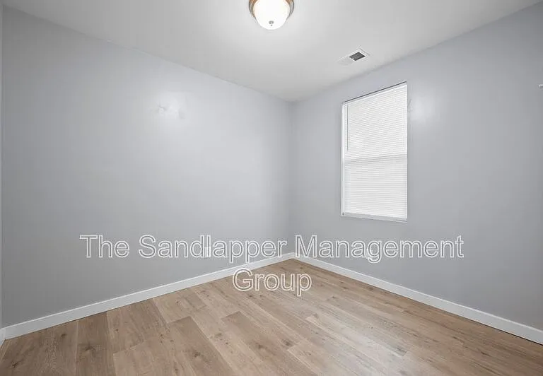 2645 Oregon Ave — Photo 12