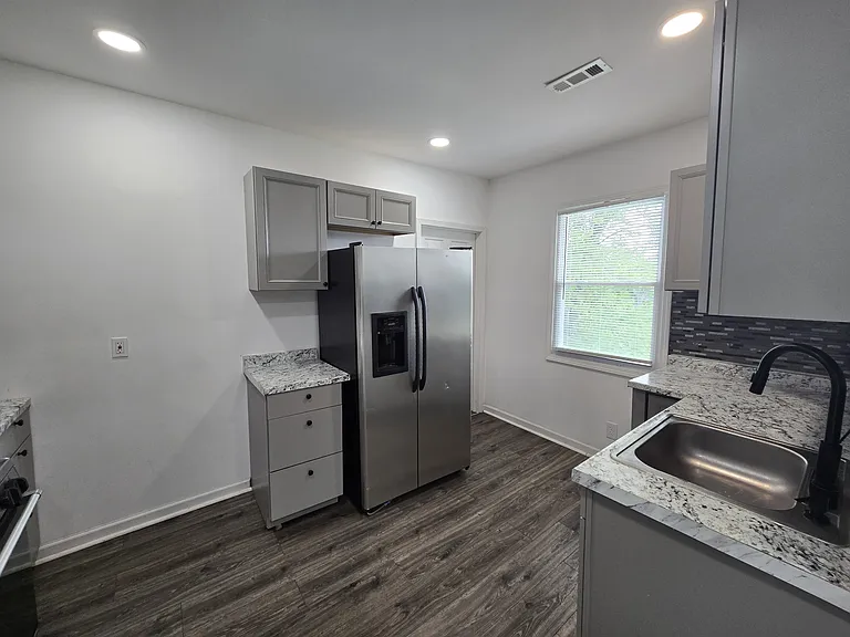 9340 Moffat Ave — Photo 6