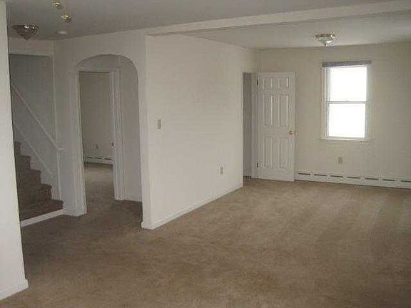 2nd image of 970 Hill St