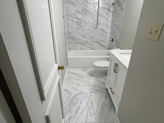 4th image of 10820 Ashford Dr