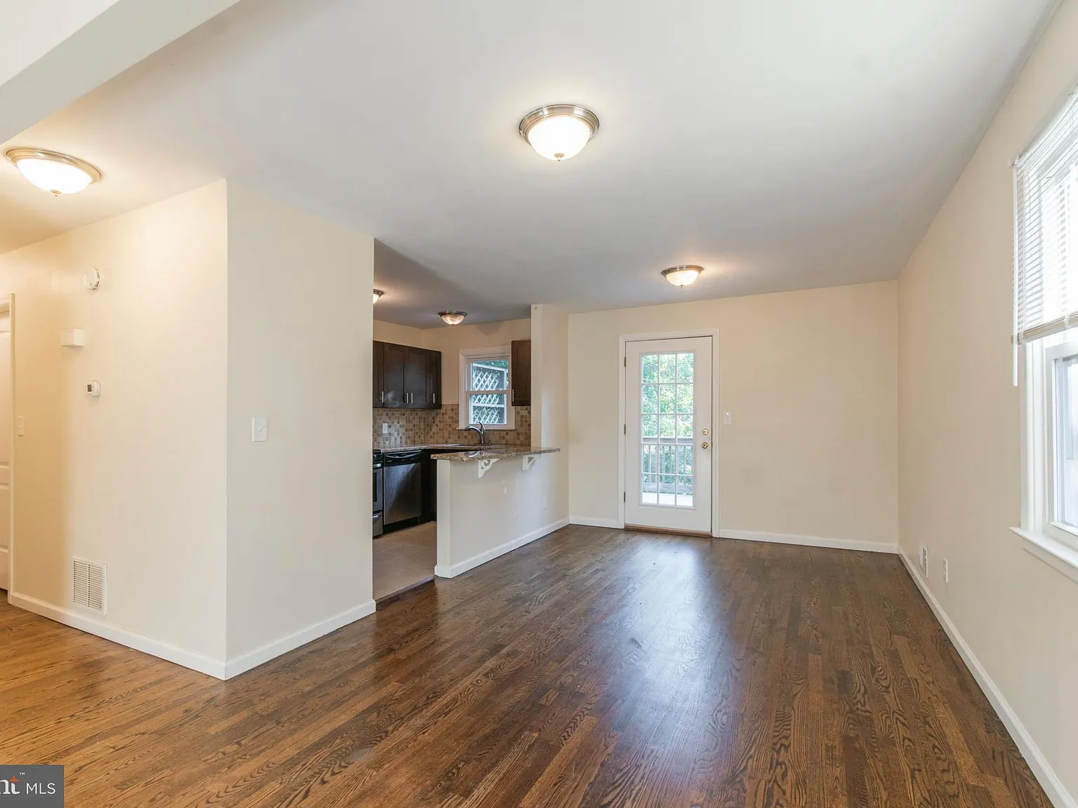 3 bed, 1085 sqft, $3,375 — Photo 4