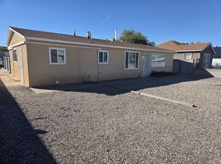 631 57th St NW, Albuquerque, NM 87105