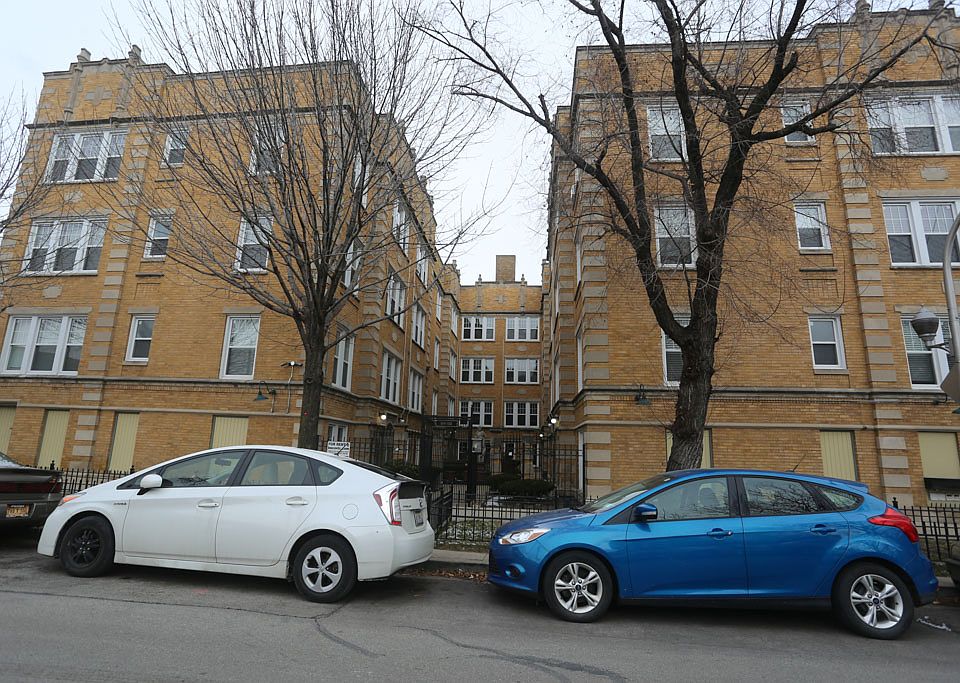 1st image of 1114 W Glenlake Ave #2