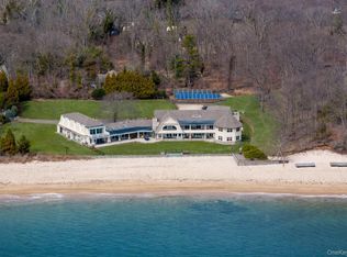 33 Beach Rd, Northport, NY 11768