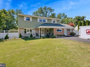 4 Thornton Pl, Mount Holly, NJ 08060
