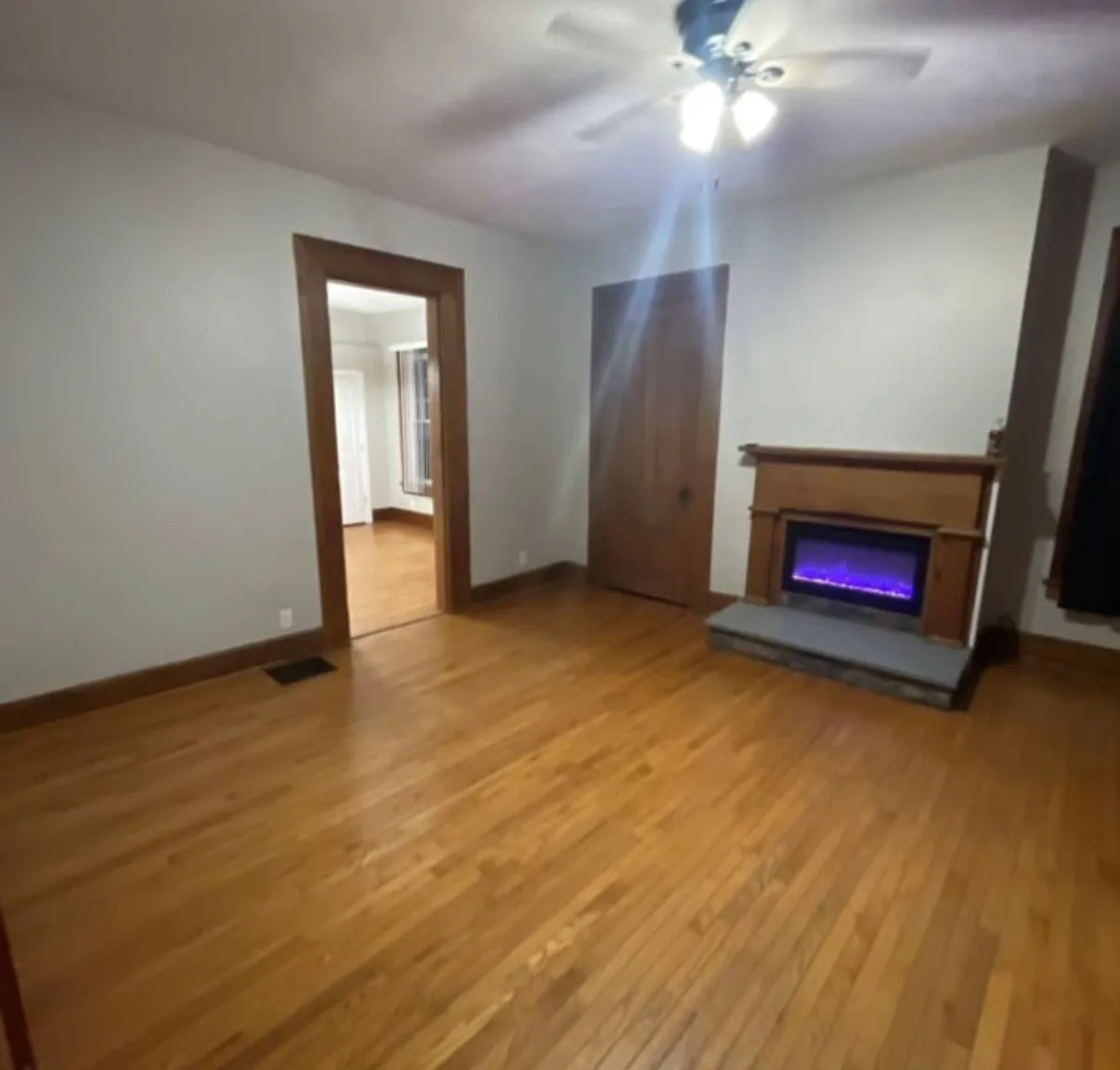 4 bed, 2.0 bath, 2300 sqft, $1,300 — Photo 3
