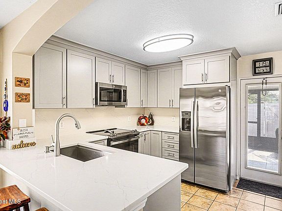 3rd image of 1010 Luminary Cir APT 101