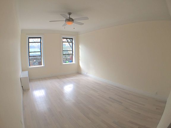5th image of 921 Washington Ave APT 2B