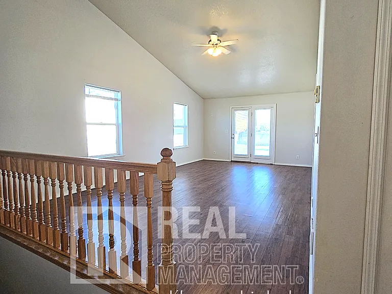 2801 E Chasewood Dr — Photo 8