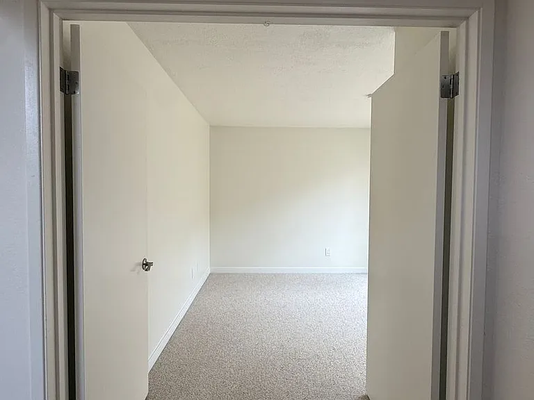 1422 Eagle Ct — Photo 32