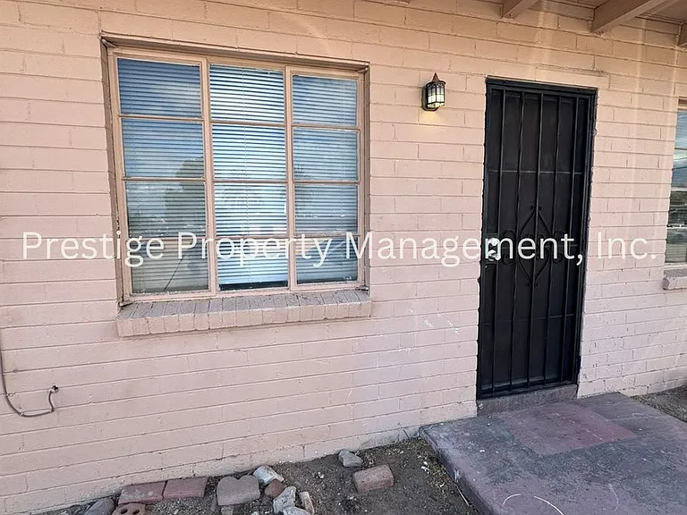 2201 E Grant Rd #19 — Photo 1