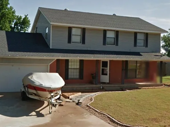 220 Norwood Ct, Watonga, OK 73772