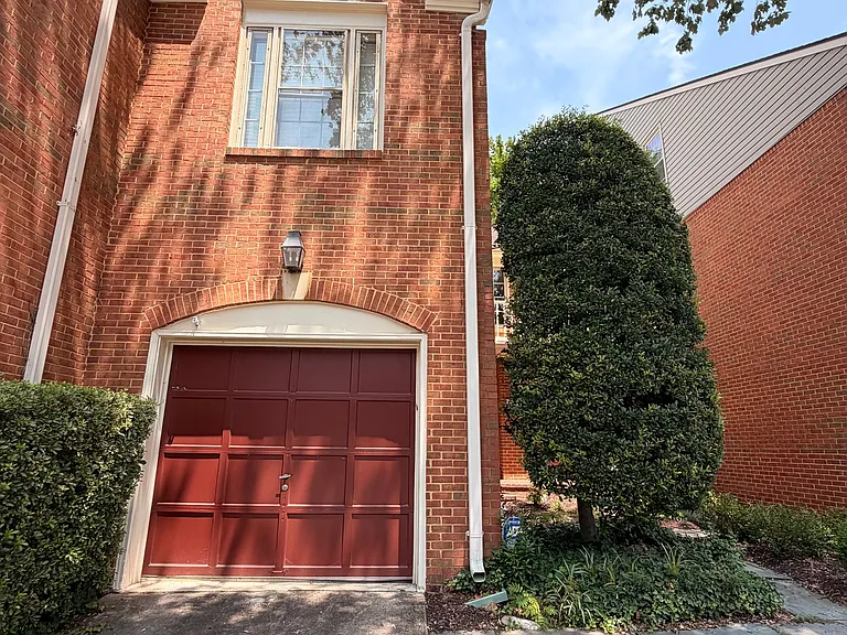 1916 Duffield Ln — Photo 2