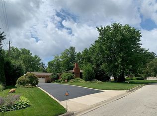 557 Teteridge Rd, Columbus, OH 43214