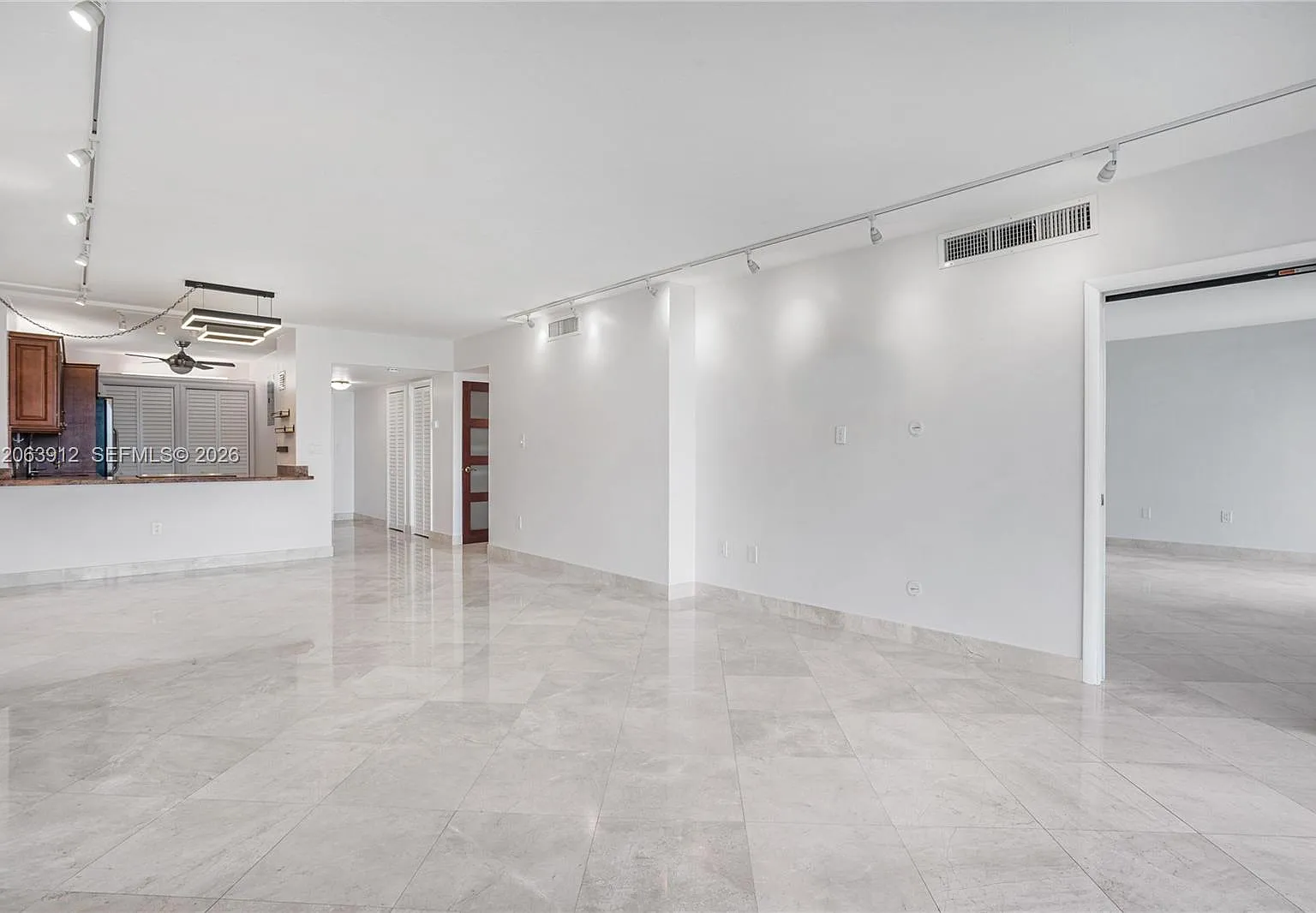 Bonavista Condo — Photo 4